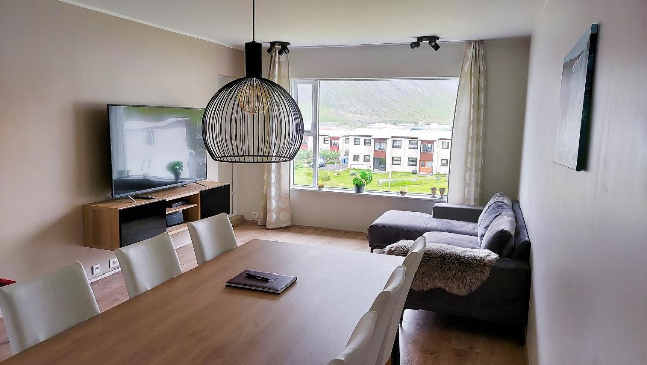 Apartment With Amazing Mountain View Bolungarvík Buitenkant foto