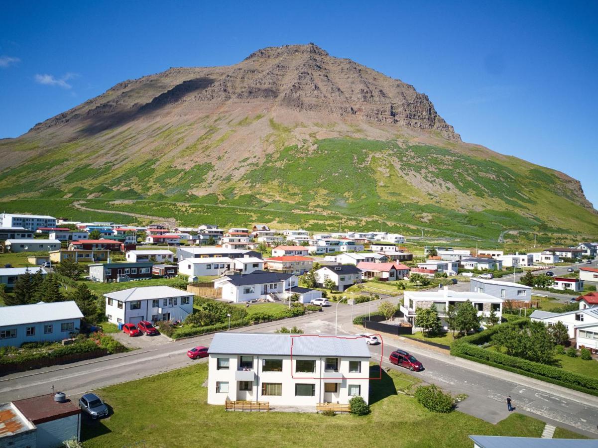 Apartment With Amazing Mountain View Bolungarvík Buitenkant foto